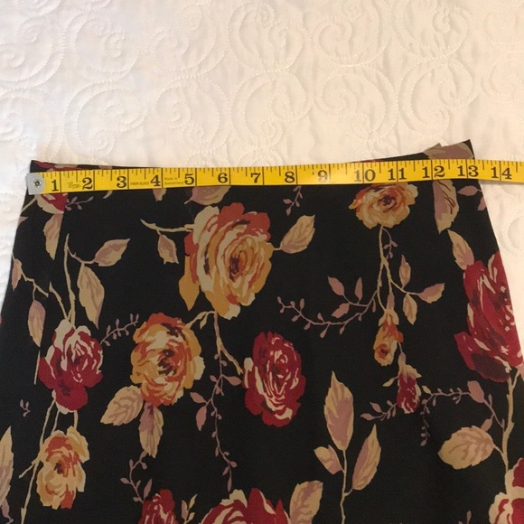 Ann Taylor Floral Skirt Size 2P - Picture 6 of 7